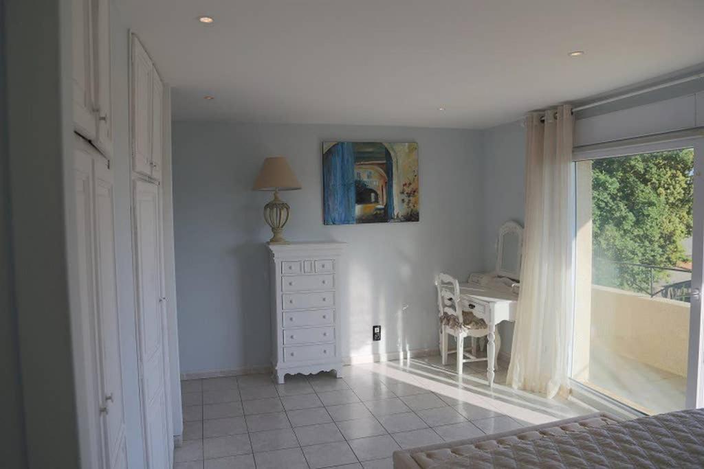 Elegante Villa De 180M3 Avec La Superbe Vue Connaux المظهر الخارجي الصورة